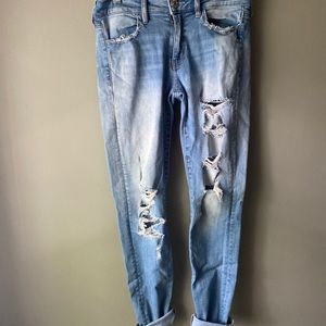 American Eagle Distressed Jeans size 6